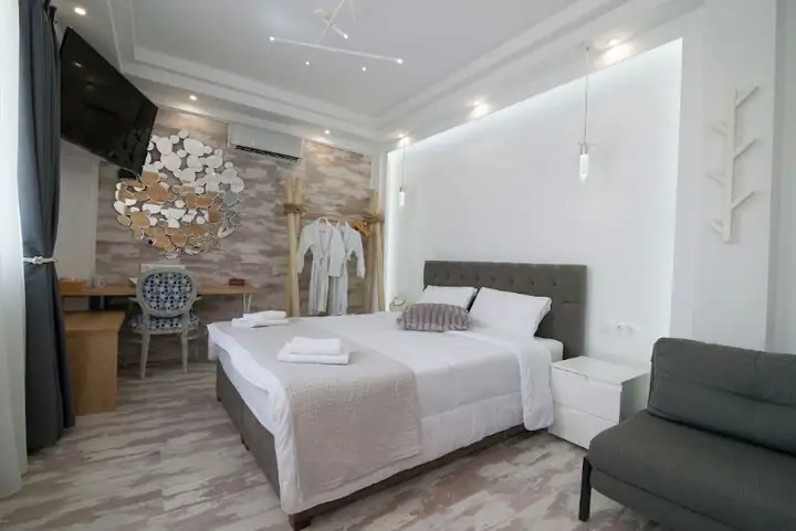 Petite Palace 8 — view 2
